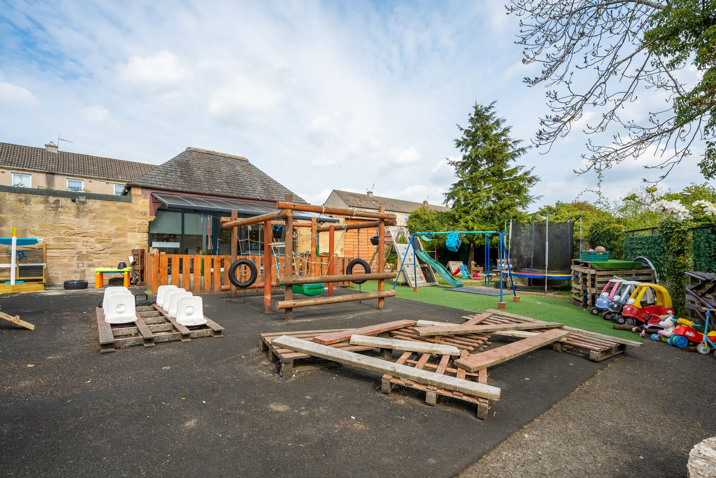 Bonnyrigg garden and outdoor play area